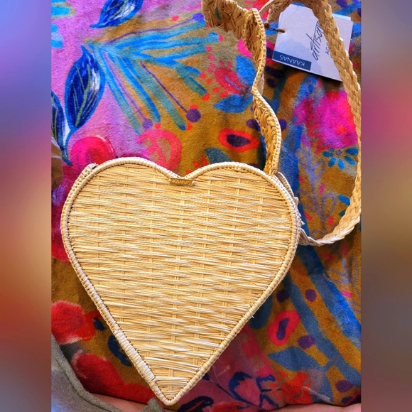 Kaanas One Of A Kind Soledad Heart-Shaped Woven Clutch, Irica Palm, Artisan, NWT - Picture 10 of 12